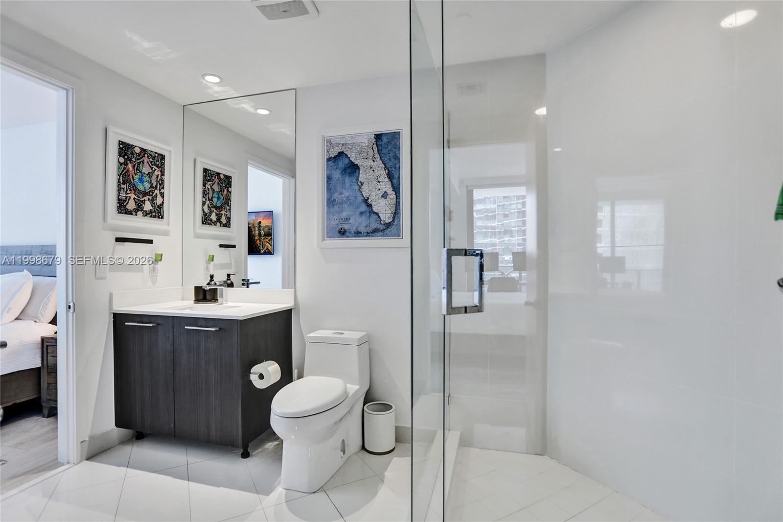 45 SW 9th St #2001, Miami FL 33130