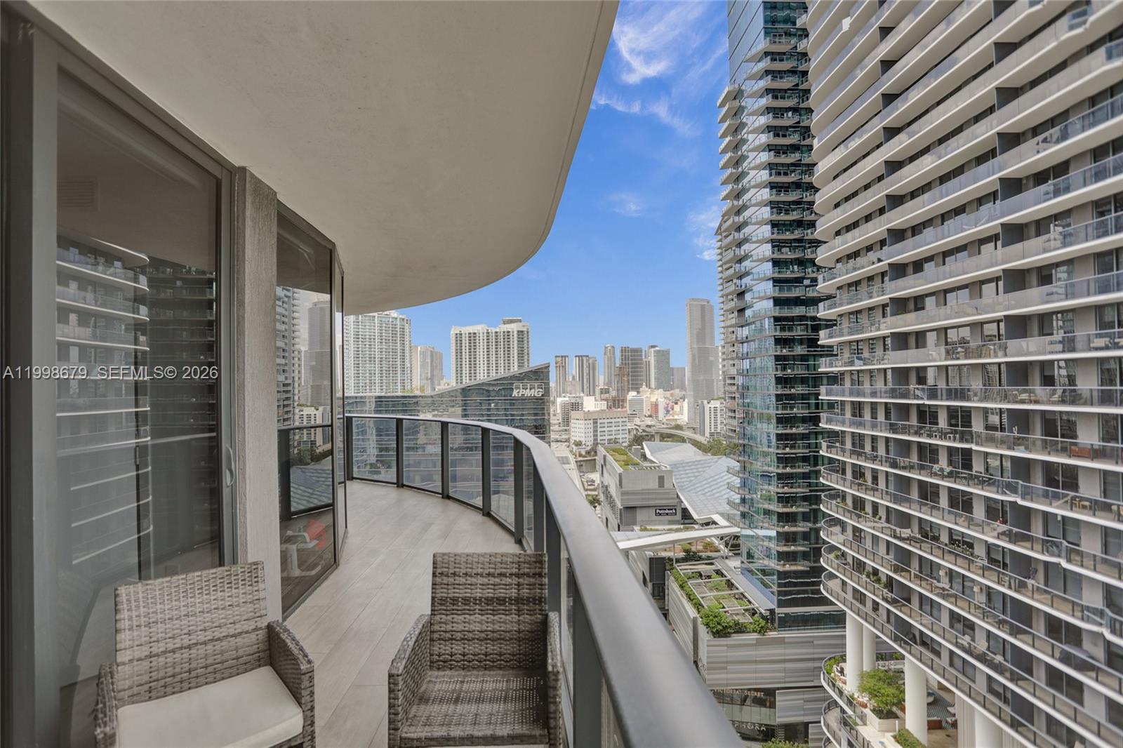 45 SW 9th St #2001, Miami FL 33130