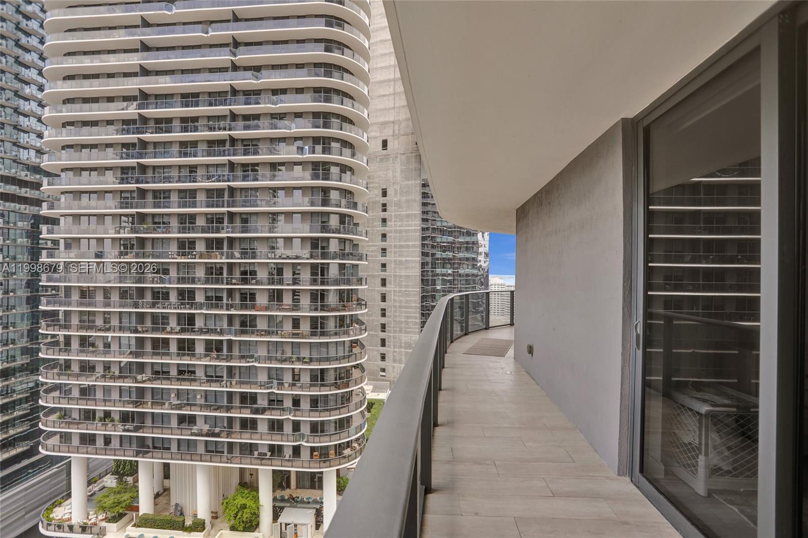 45 SW 9th St #2001, Miami FL 33130