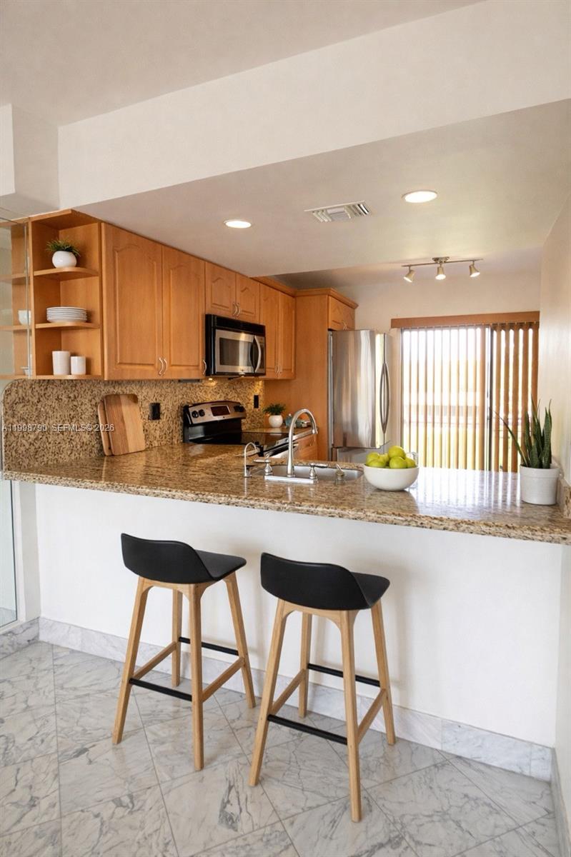 1283 W 51st Place #12, Hialeah FL 33012