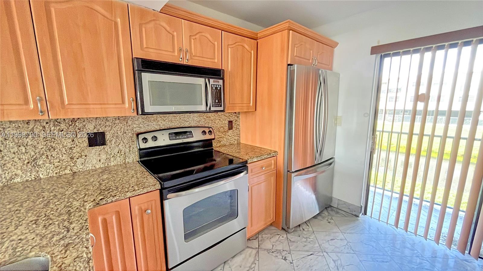 1283 W 51st Place #12, Hialeah FL 33012