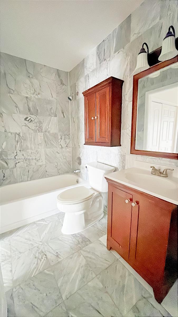 1283 W 51st Place #12, Hialeah FL 33012