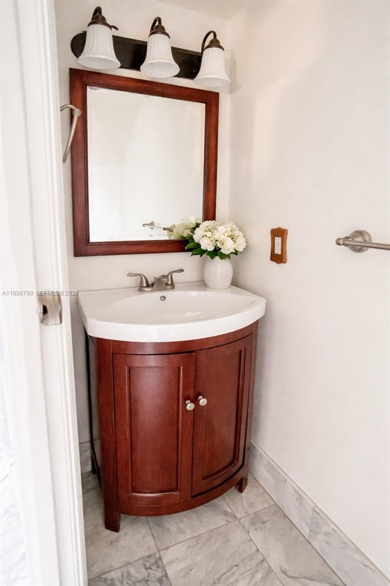 1283 W 51st Place #12, Hialeah FL 33012