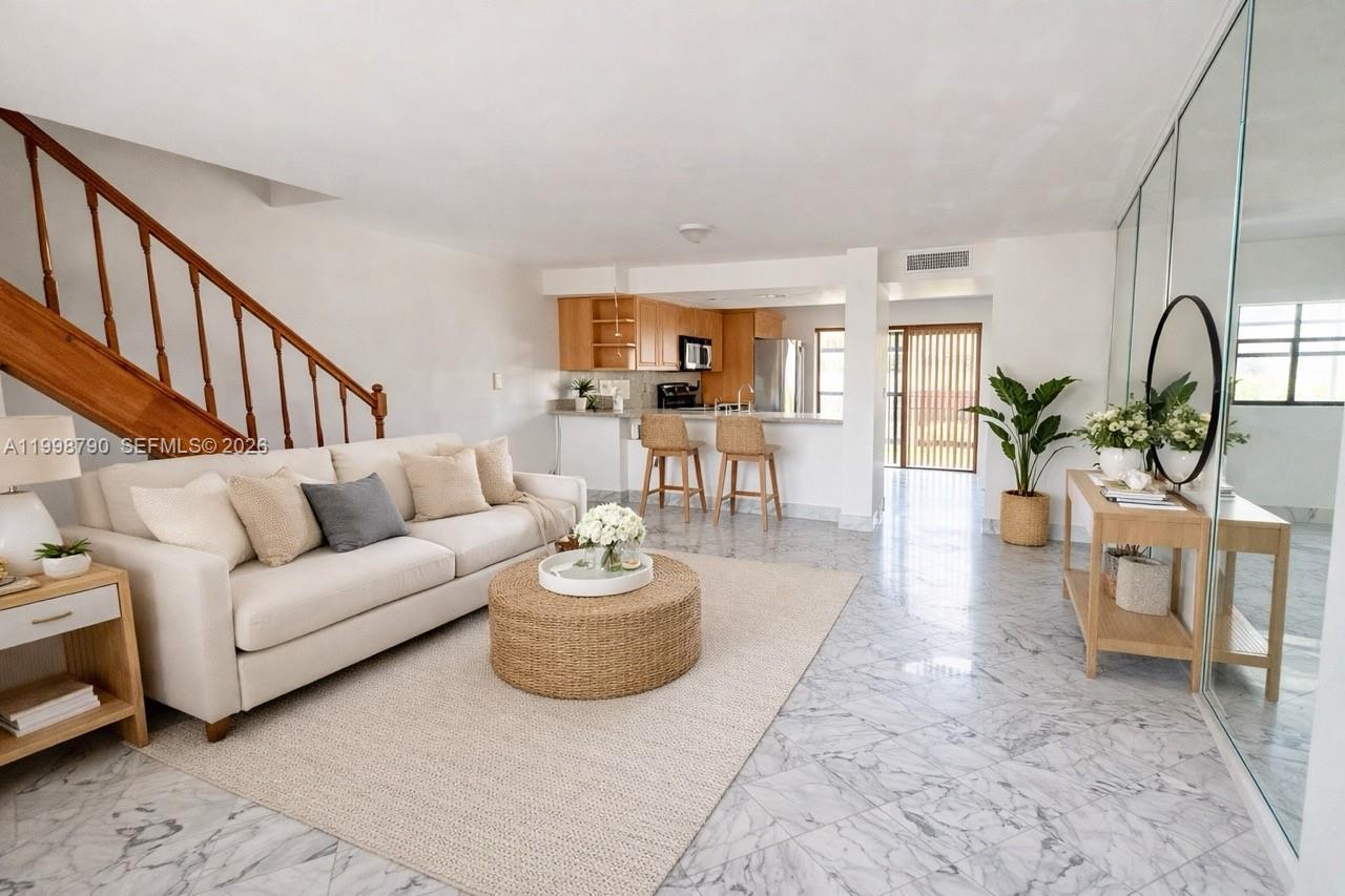 1283 W 51st Place #12, Hialeah FL 33012