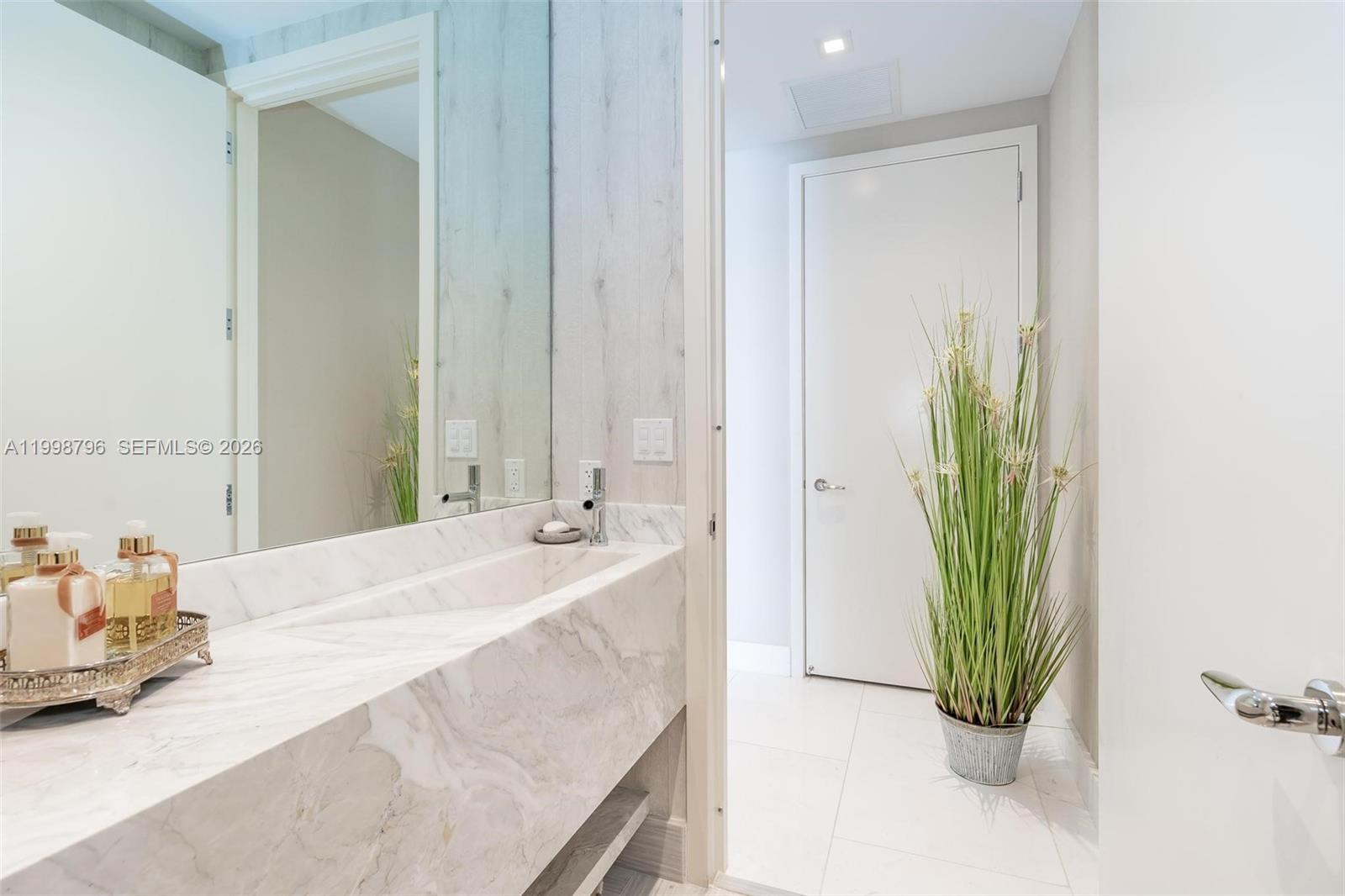 16901 Collins Ave #903, Sunny Isles Beach FL 33160