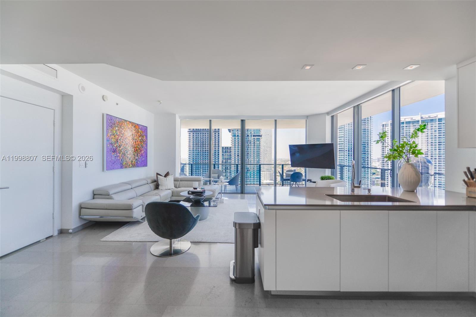 68 SE 6th St #2312, Miami FL 33131