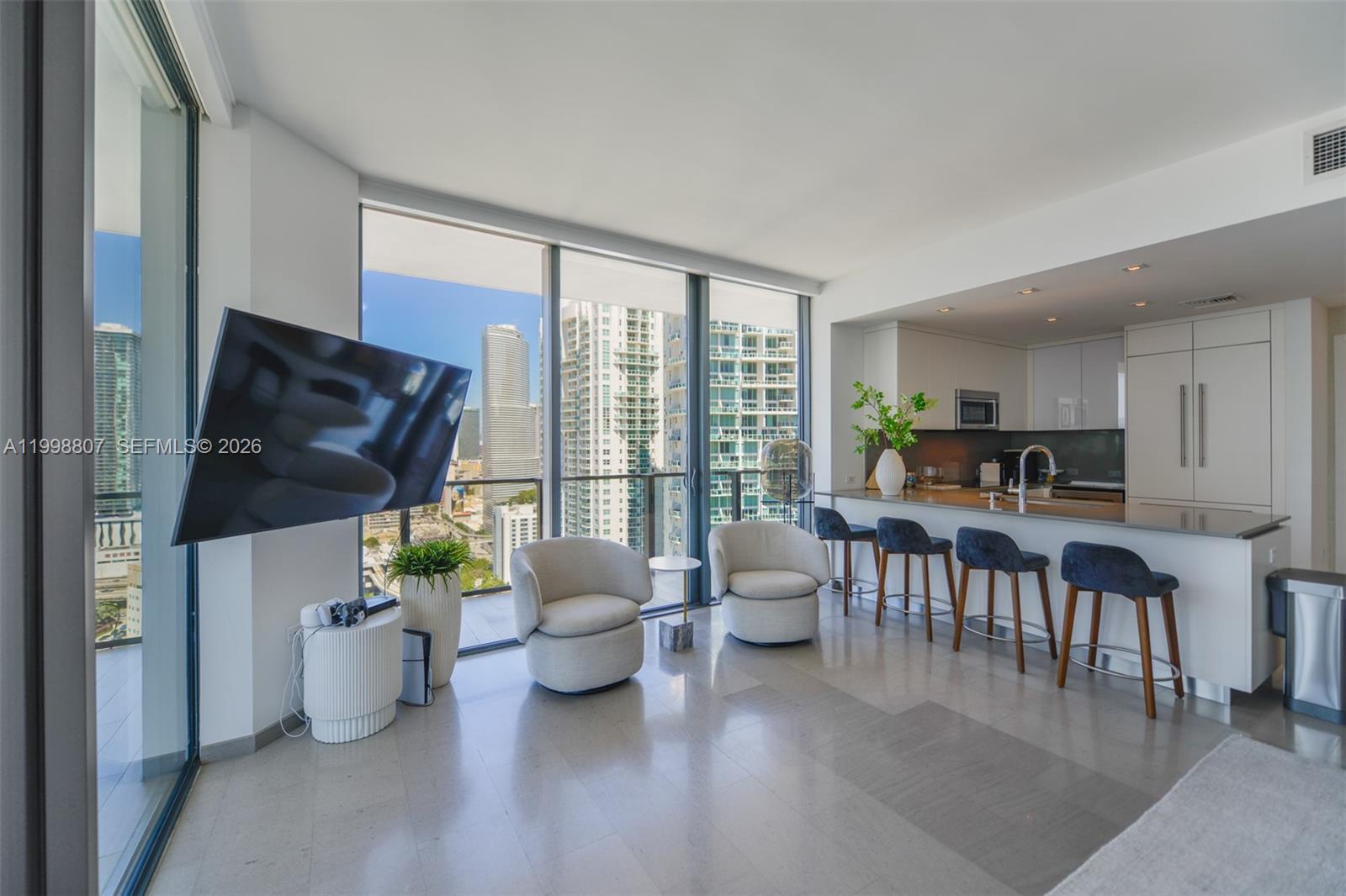 68 SE 6th St #2312, Miami FL 33131