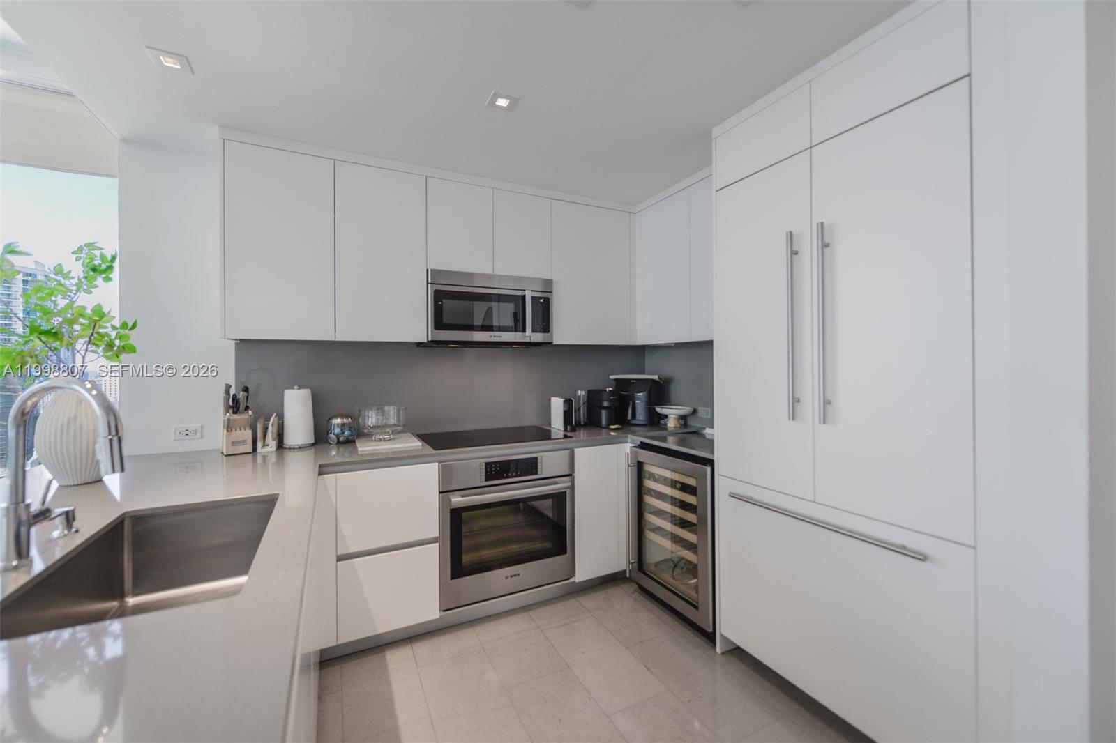 68 SE 6th St #2312, Miami FL 33131