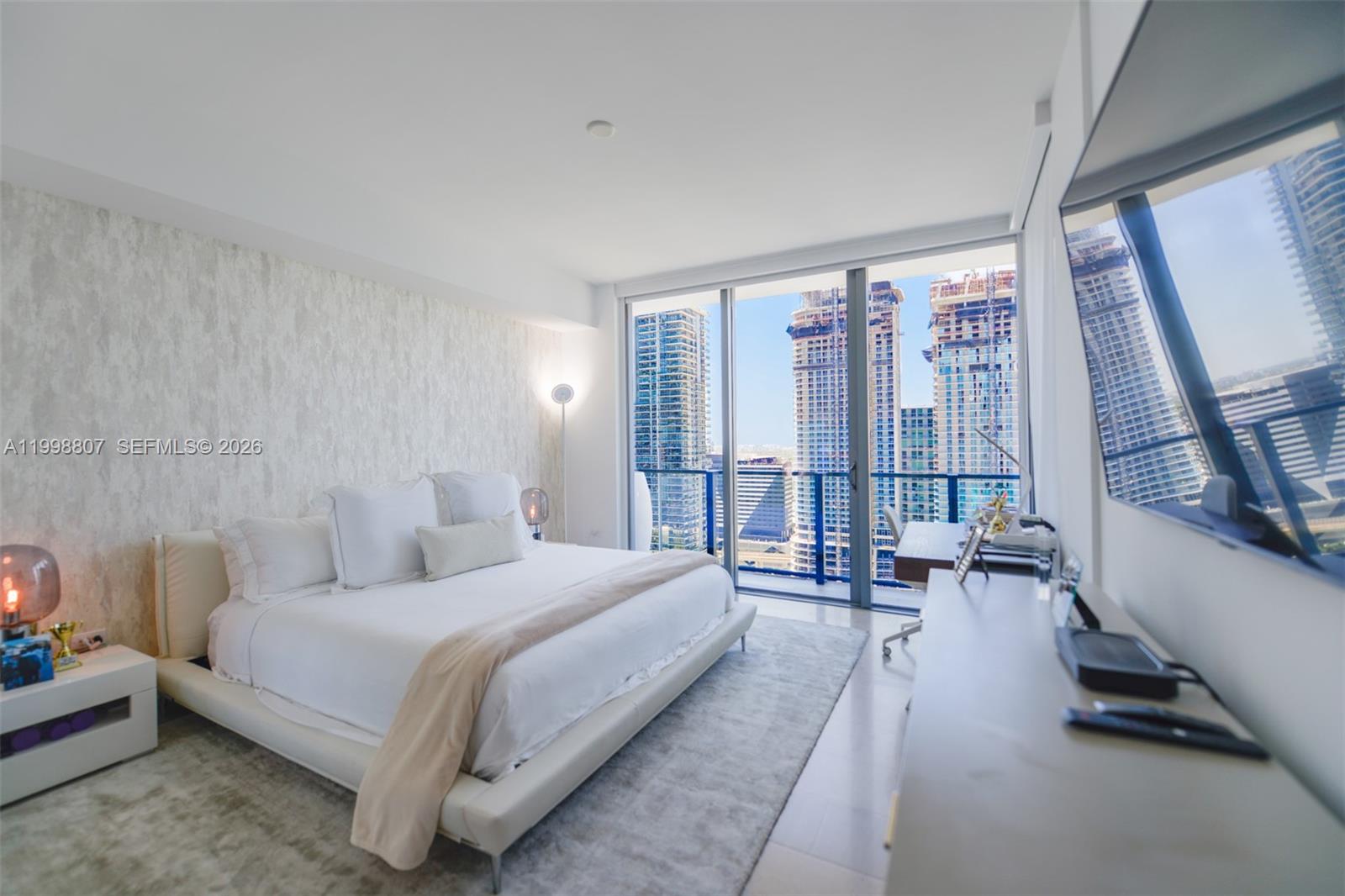 68 SE 6th St #2312, Miami FL 33131