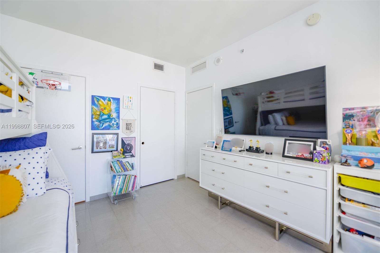 68 SE 6th St #2312, Miami FL 33131