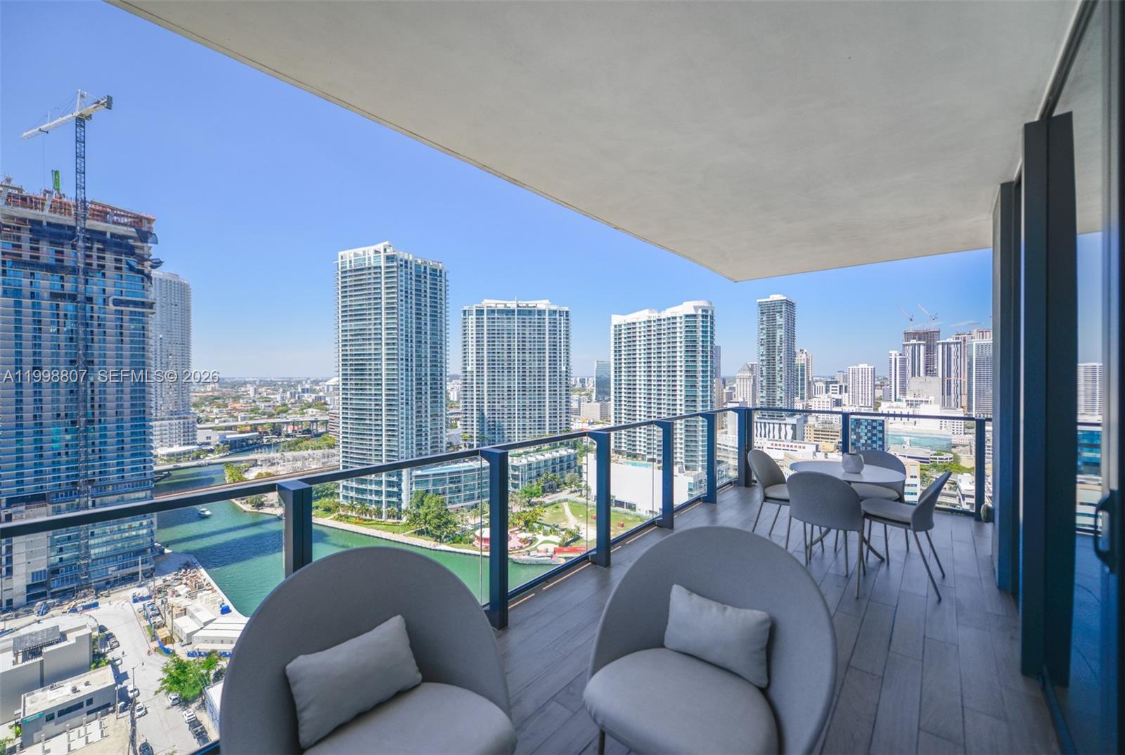 68 SE 6th St #2312, Miami FL 33131