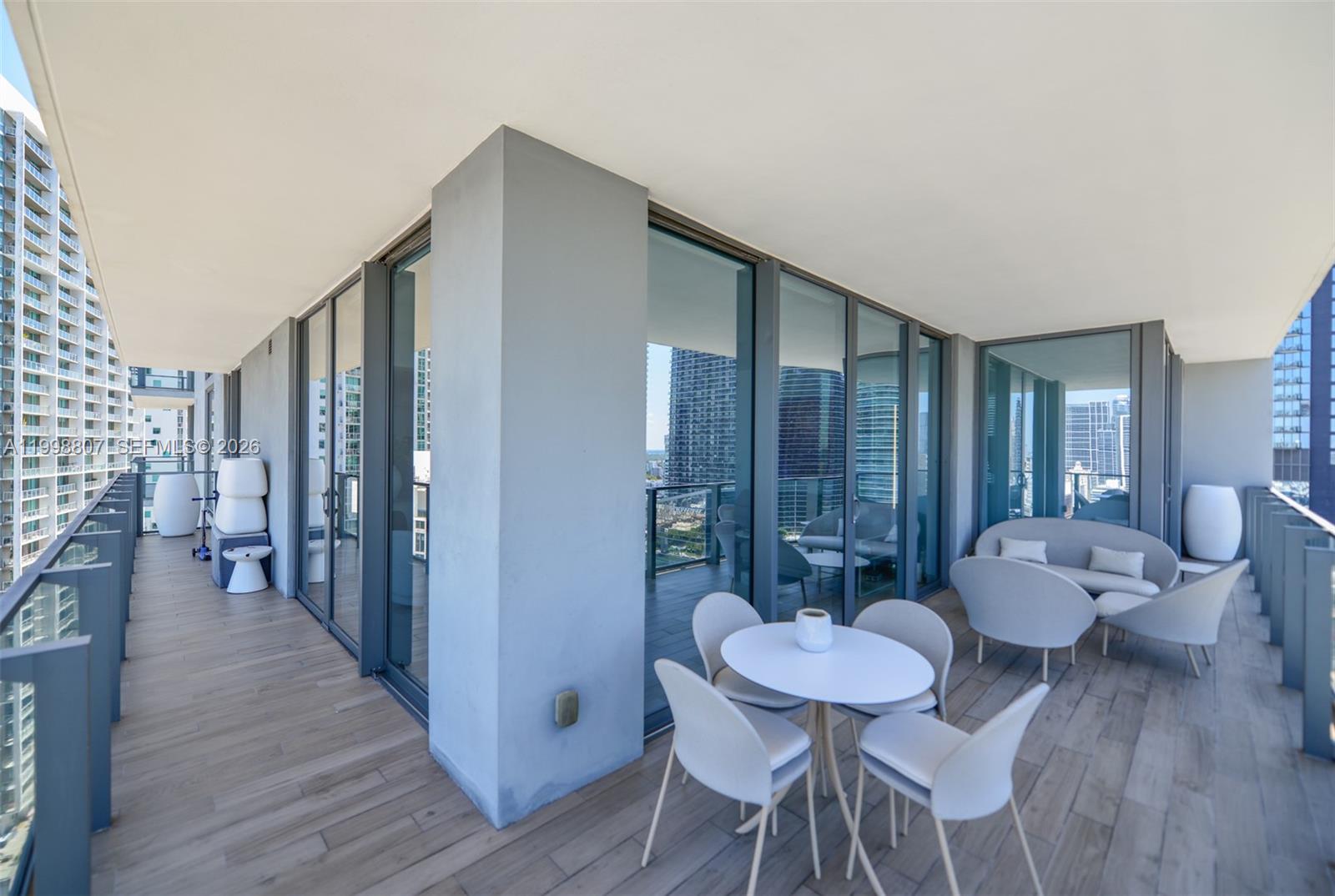68 SE 6th St #2312, Miami FL 33131