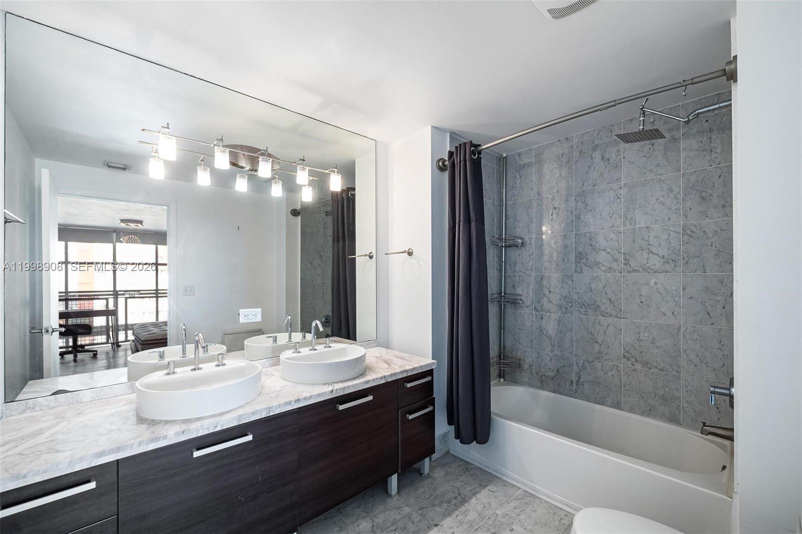 244 Biscayne Blvd #445, Miami FL 33132