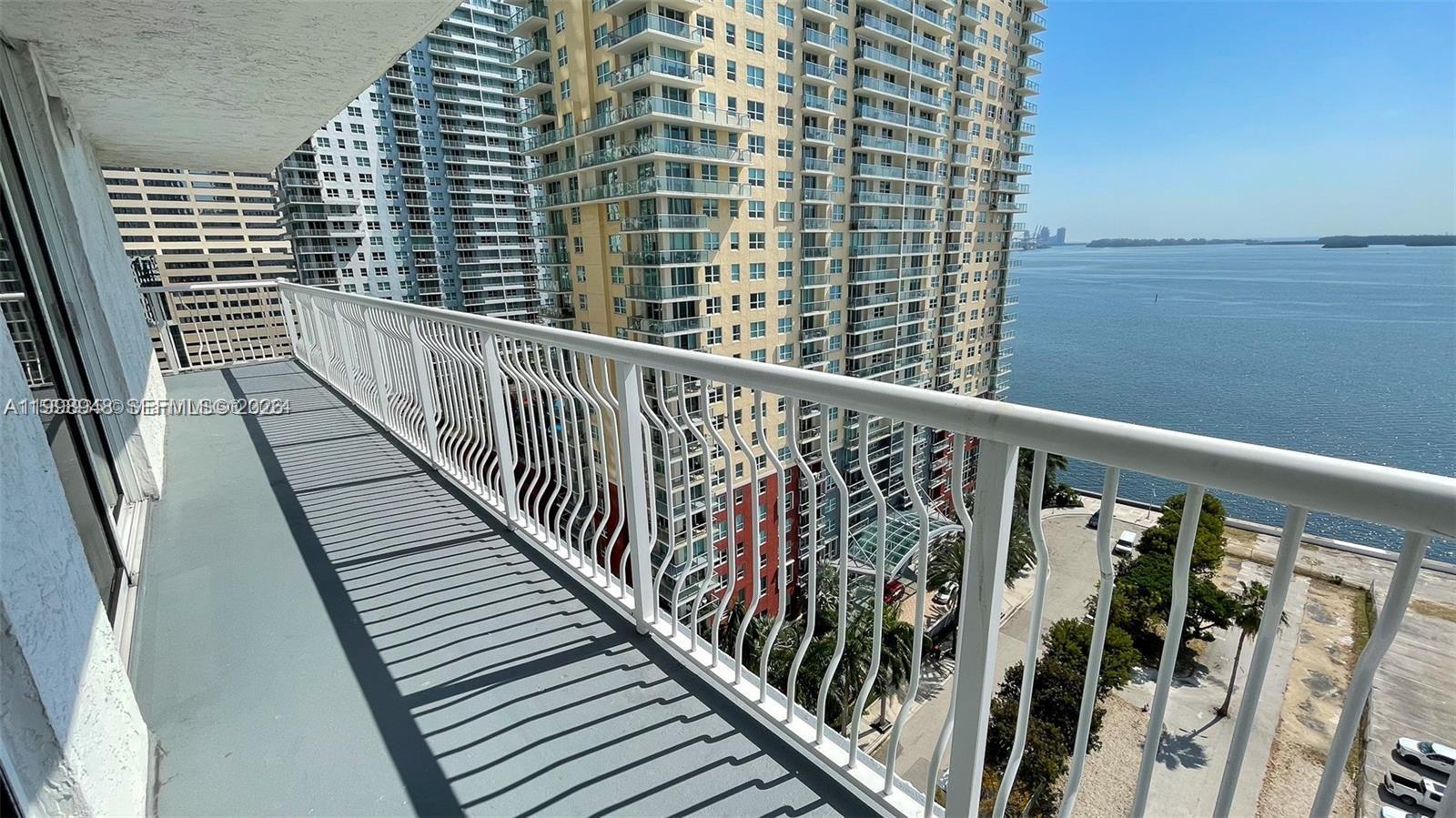 1200 Brickell Bay Dr #1702, Miami FL 33131