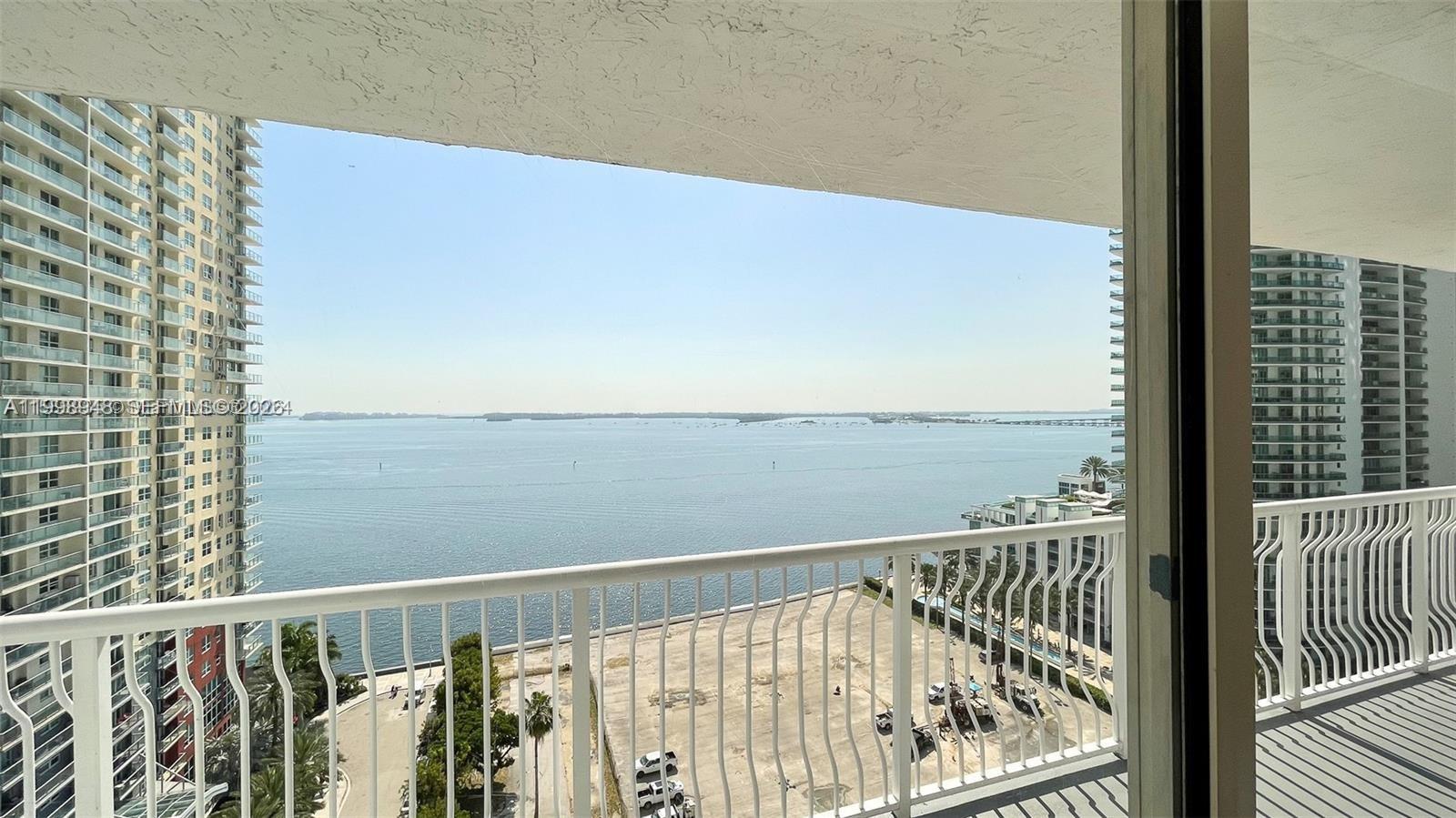 1200 Brickell Bay Dr #1702, Miami FL 33131