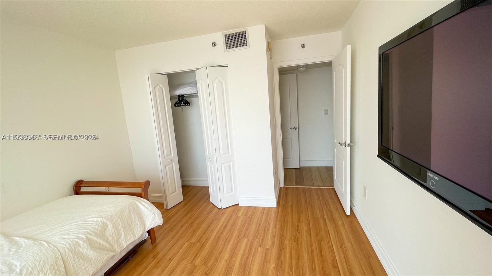 1200 Brickell Bay Dr #1702, Miami FL 33131