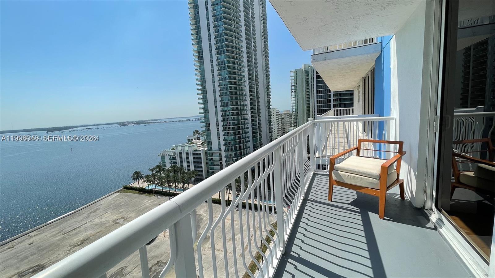 1200 Brickell Bay Dr #1702, Miami FL 33131