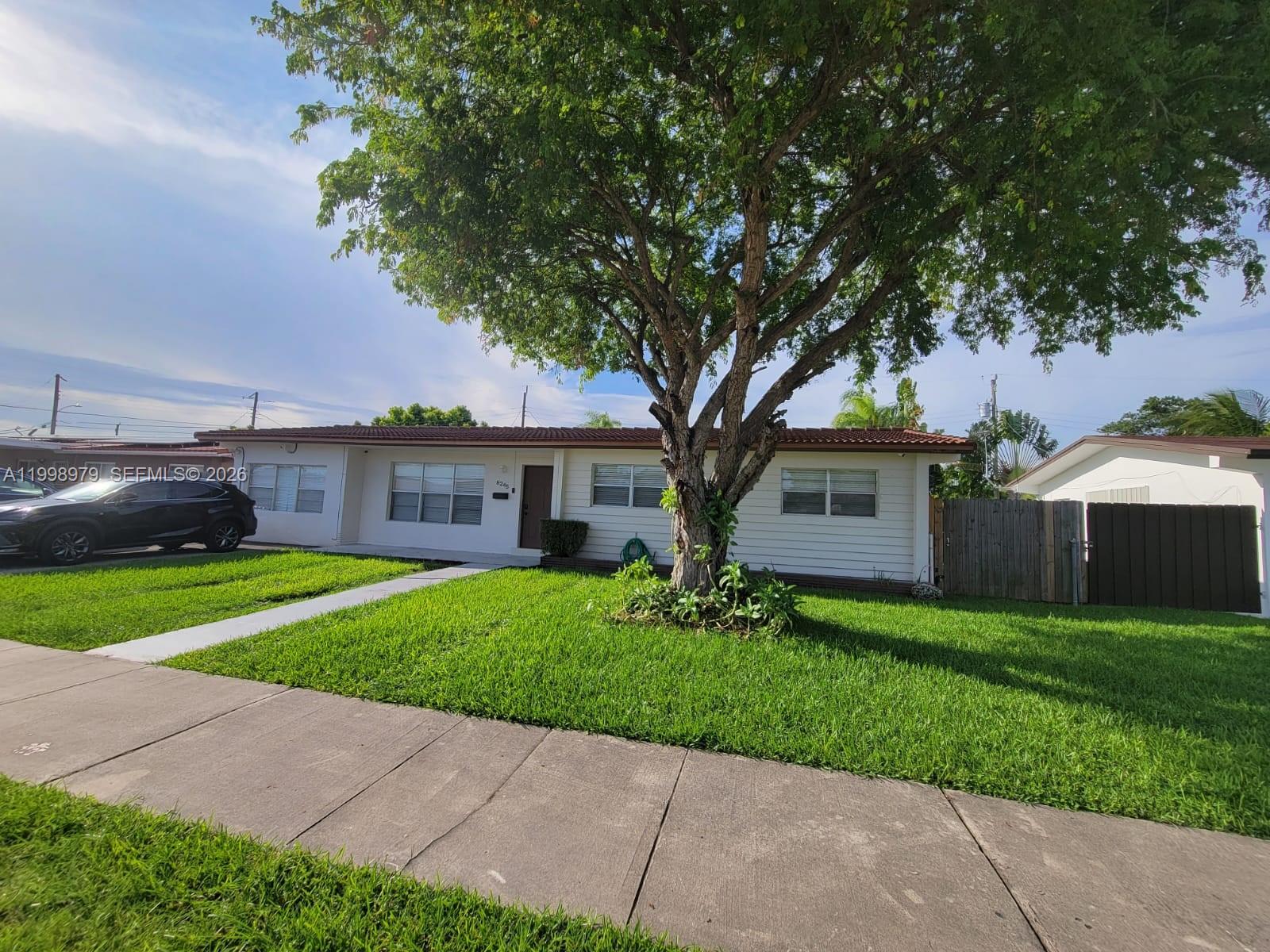 8245 SW 43rd St, Miami FL 33155