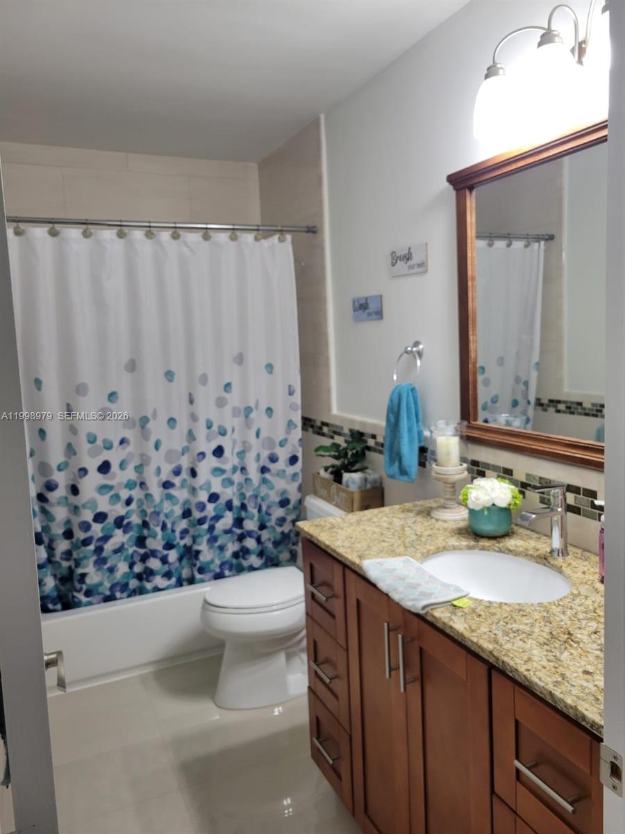 8245 SW 43rd St, Miami FL 33155