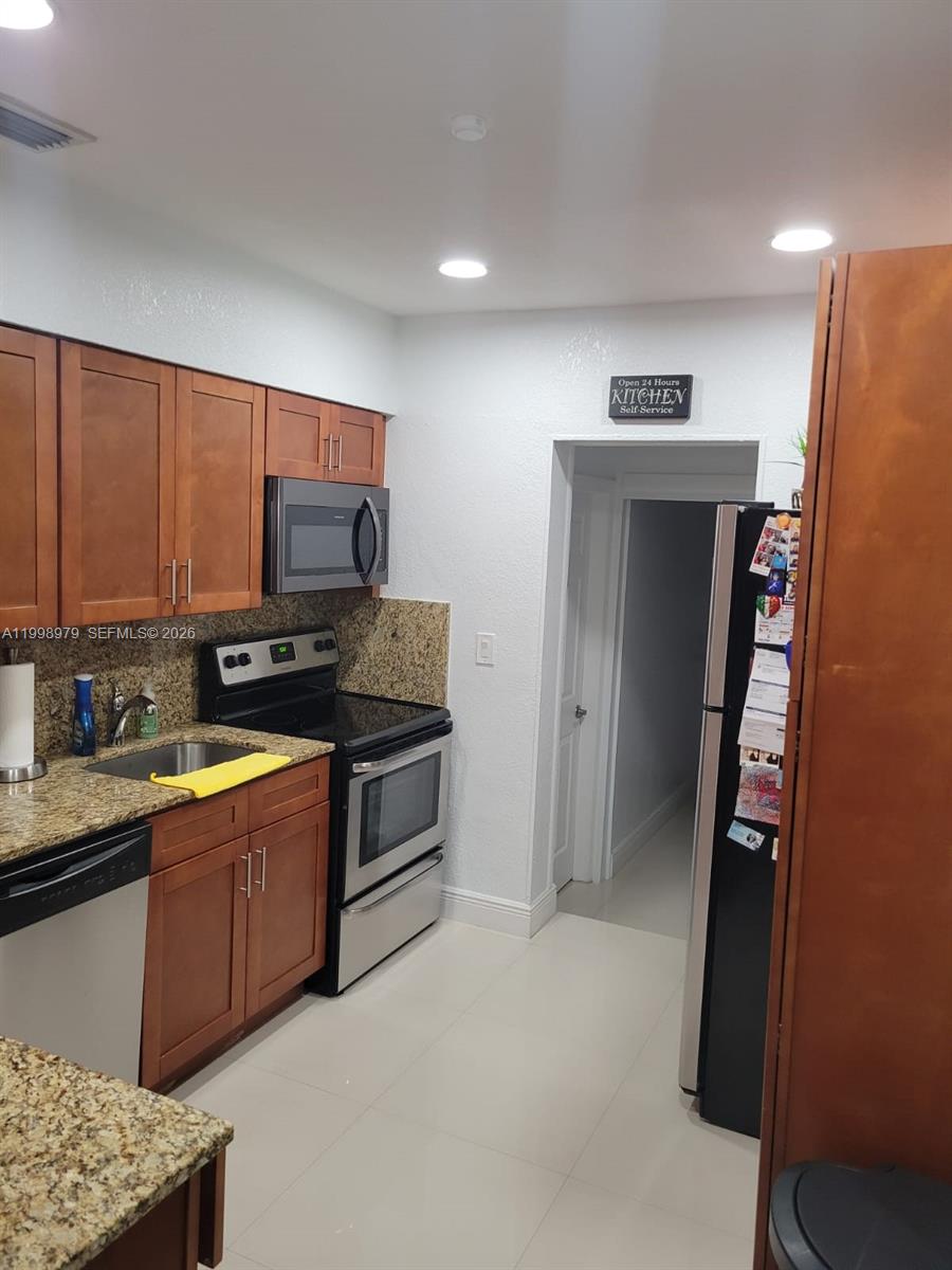 8245 SW 43rd St, Miami FL 33155