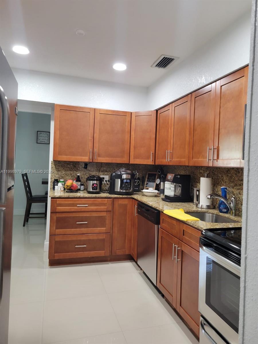 8245 SW 43rd St, Miami FL 33155
