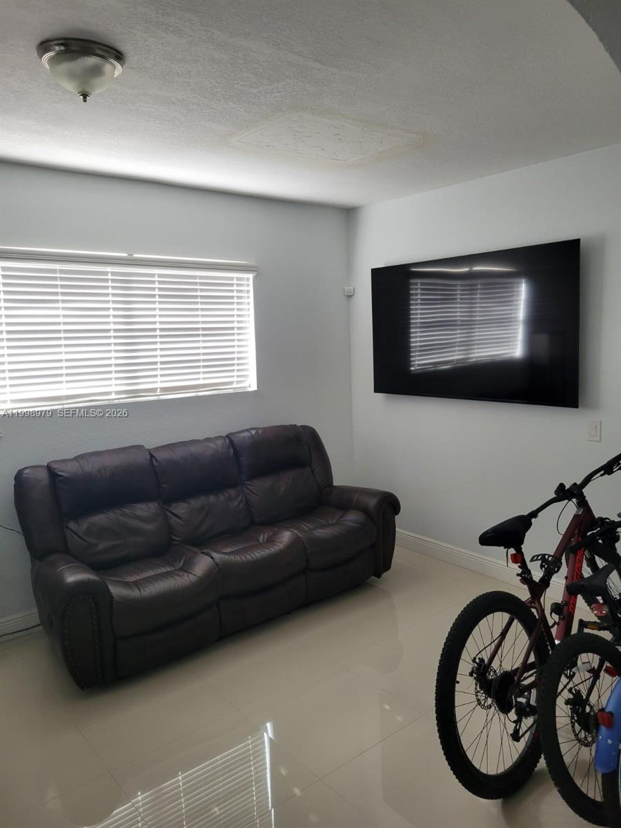 8245 SW 43rd St, Miami FL 33155