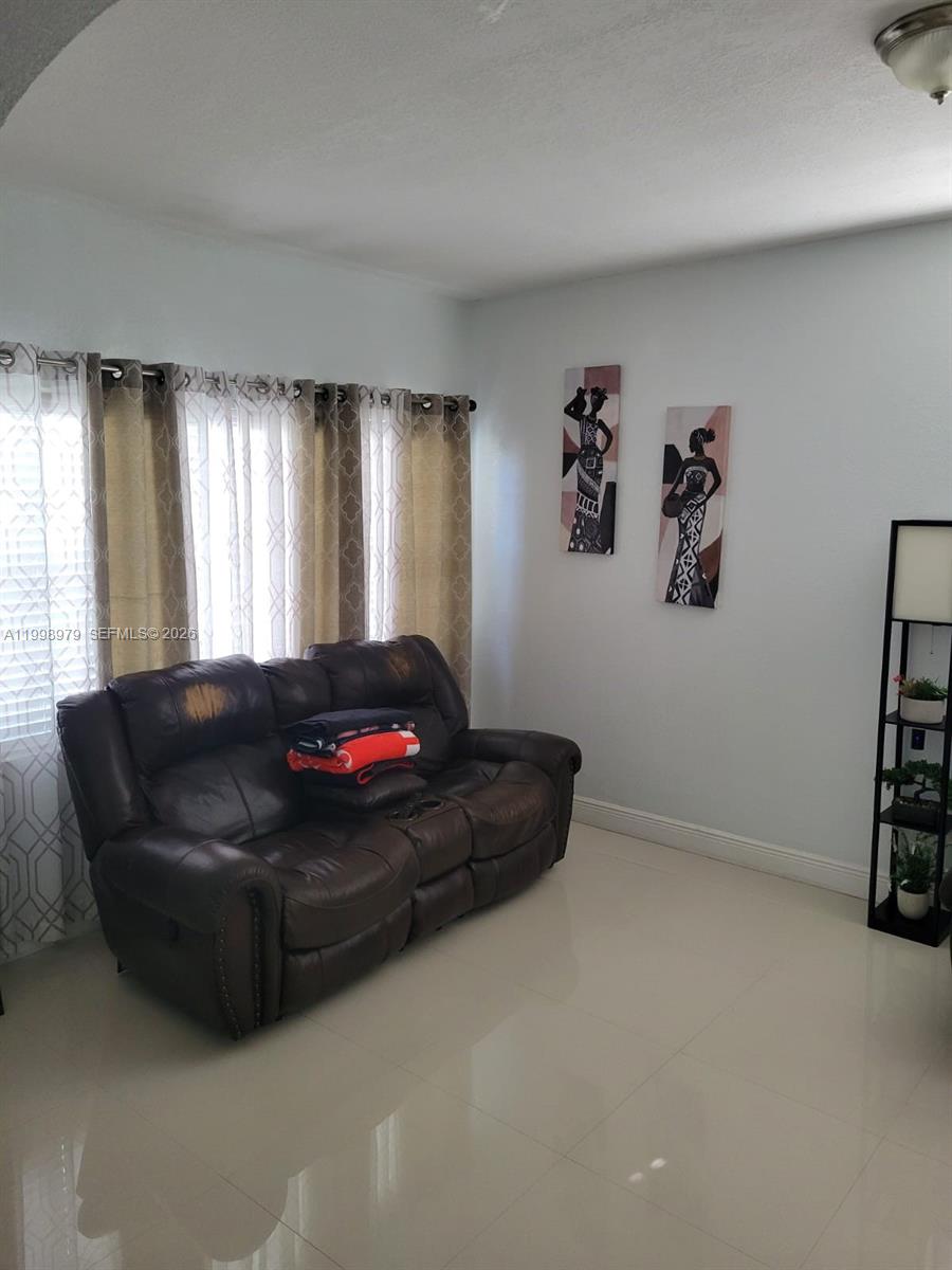 8245 SW 43rd St, Miami FL 33155