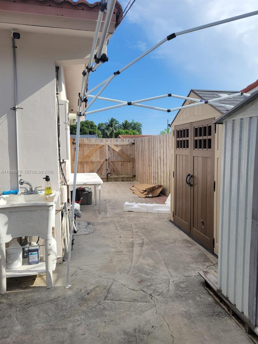 8245 SW 43rd St, Miami FL 33155