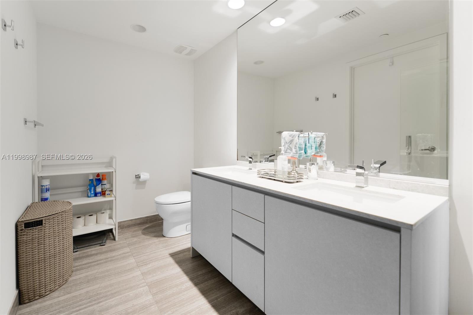 1010 Brickell Ave #2906, Miami FL 33131