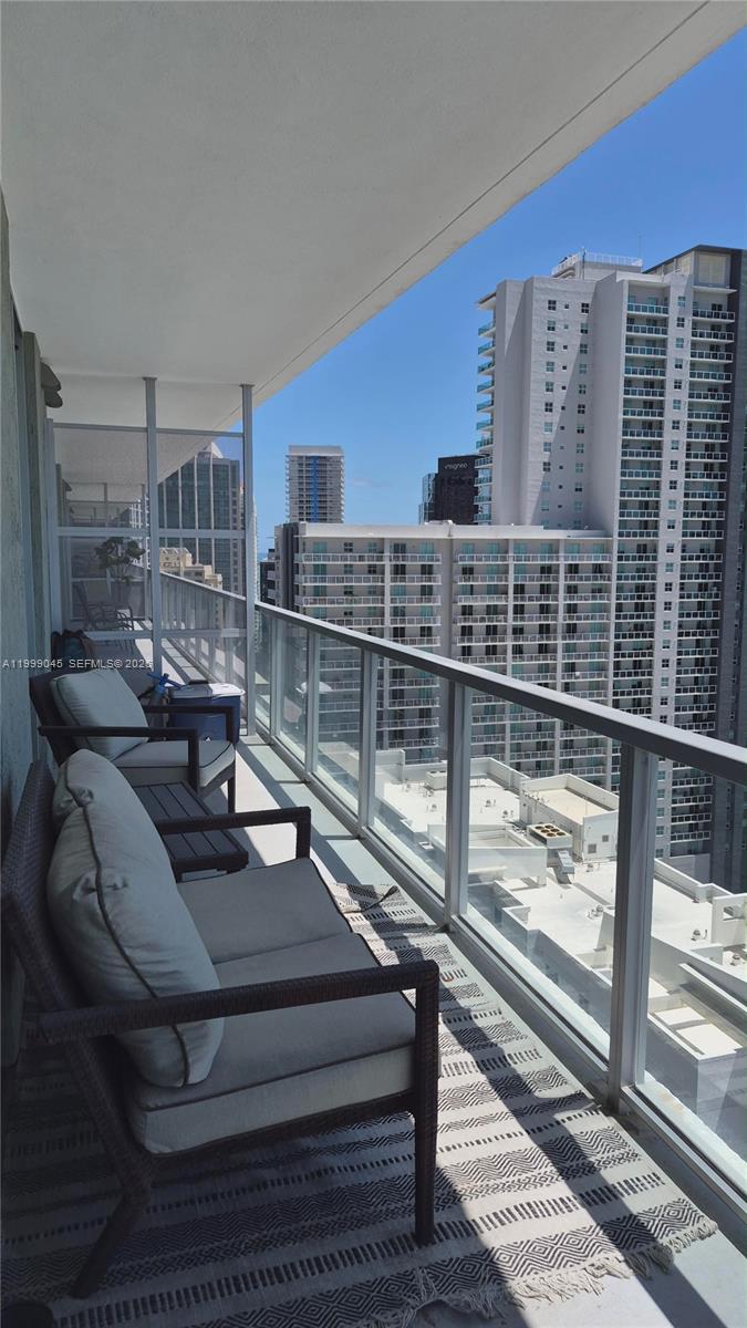 79 SW 12th St #2702-S, Miami FL 33130