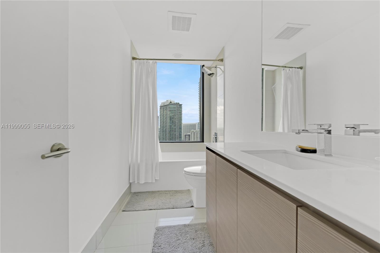460 NE 28th St #3201, Miami FL 33137