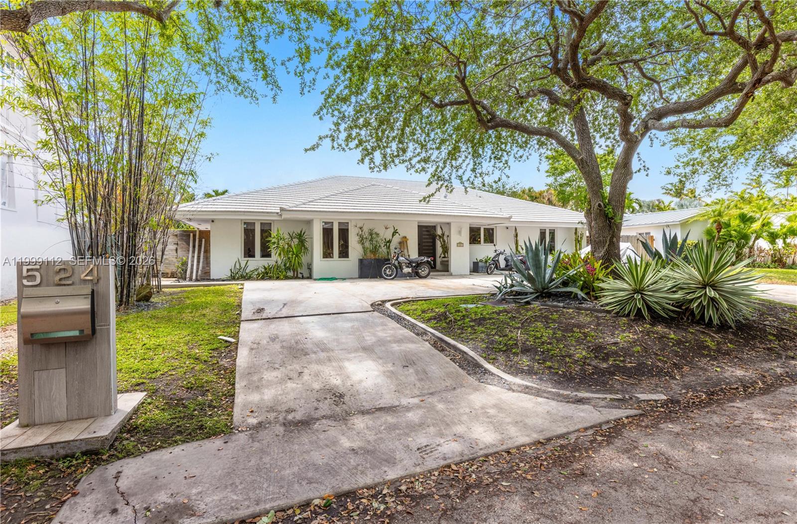 524 Warren Ln, Key Biscayne FL 33149