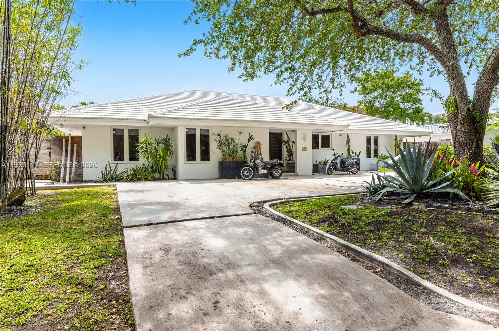 524 Warren Ln, Key Biscayne FL 33149