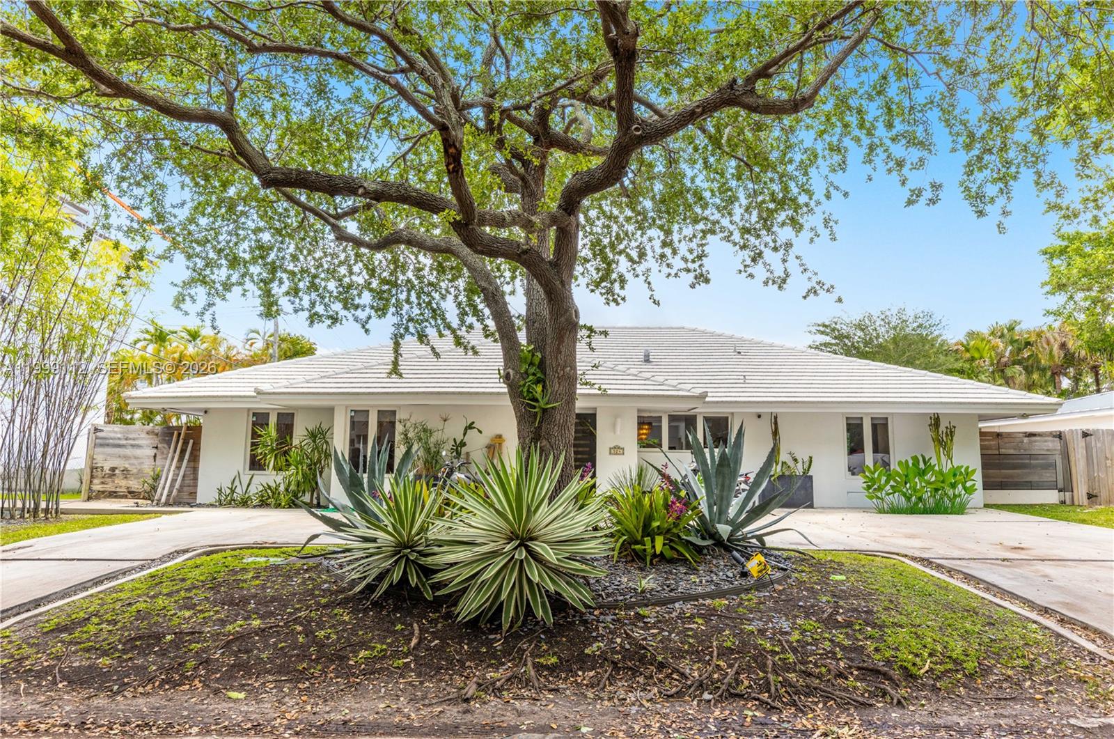 524 Warren Ln, Key Biscayne FL 33149