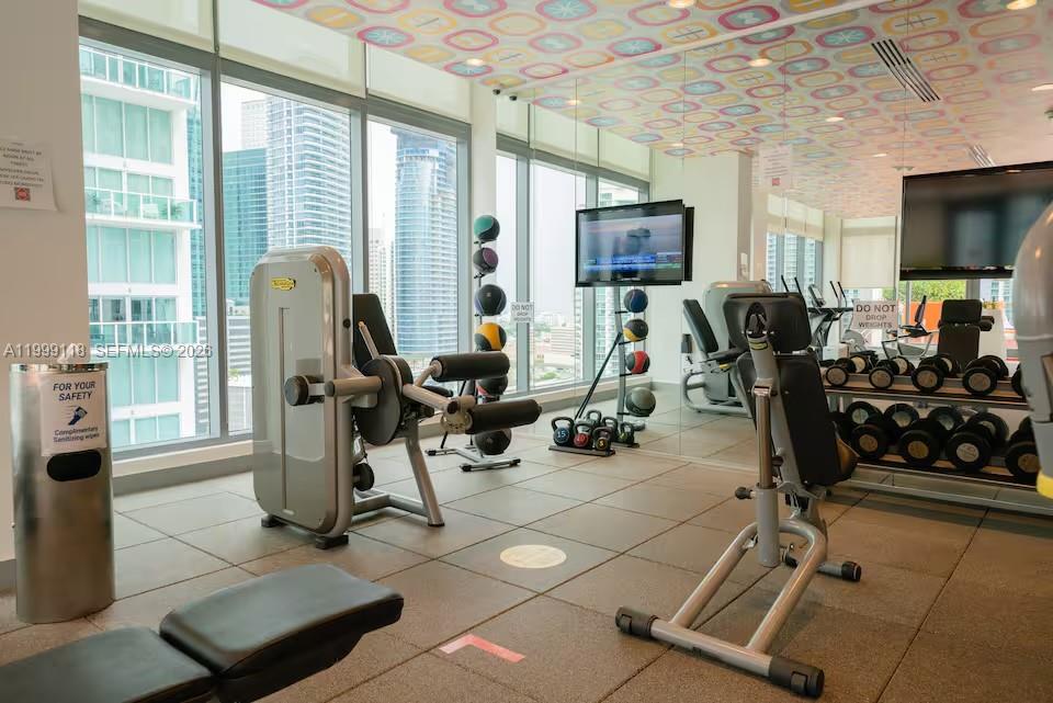 31 SE 6th St #301, Miami FL 33131