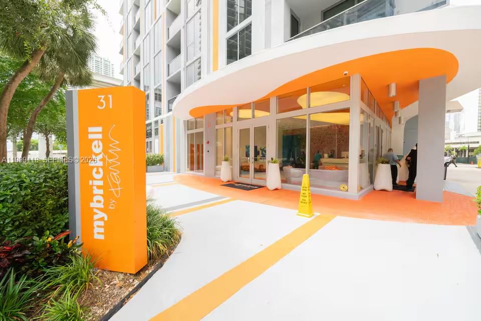 31 SE 6th St #301, Miami FL 33131