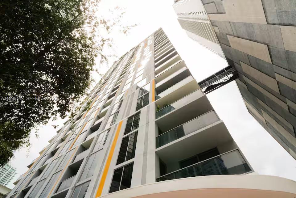 31 SE 6th St #301, Miami FL 33131