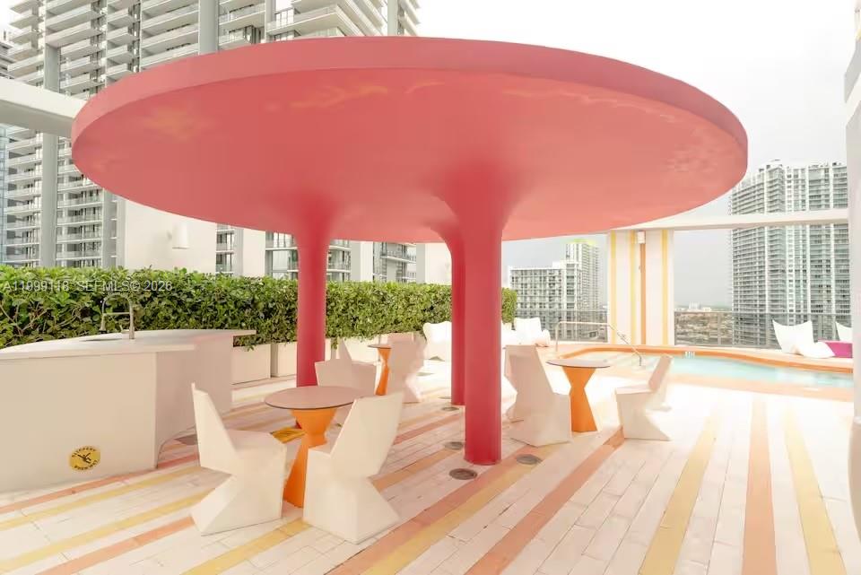 31 SE 6th St #301, Miami FL 33131