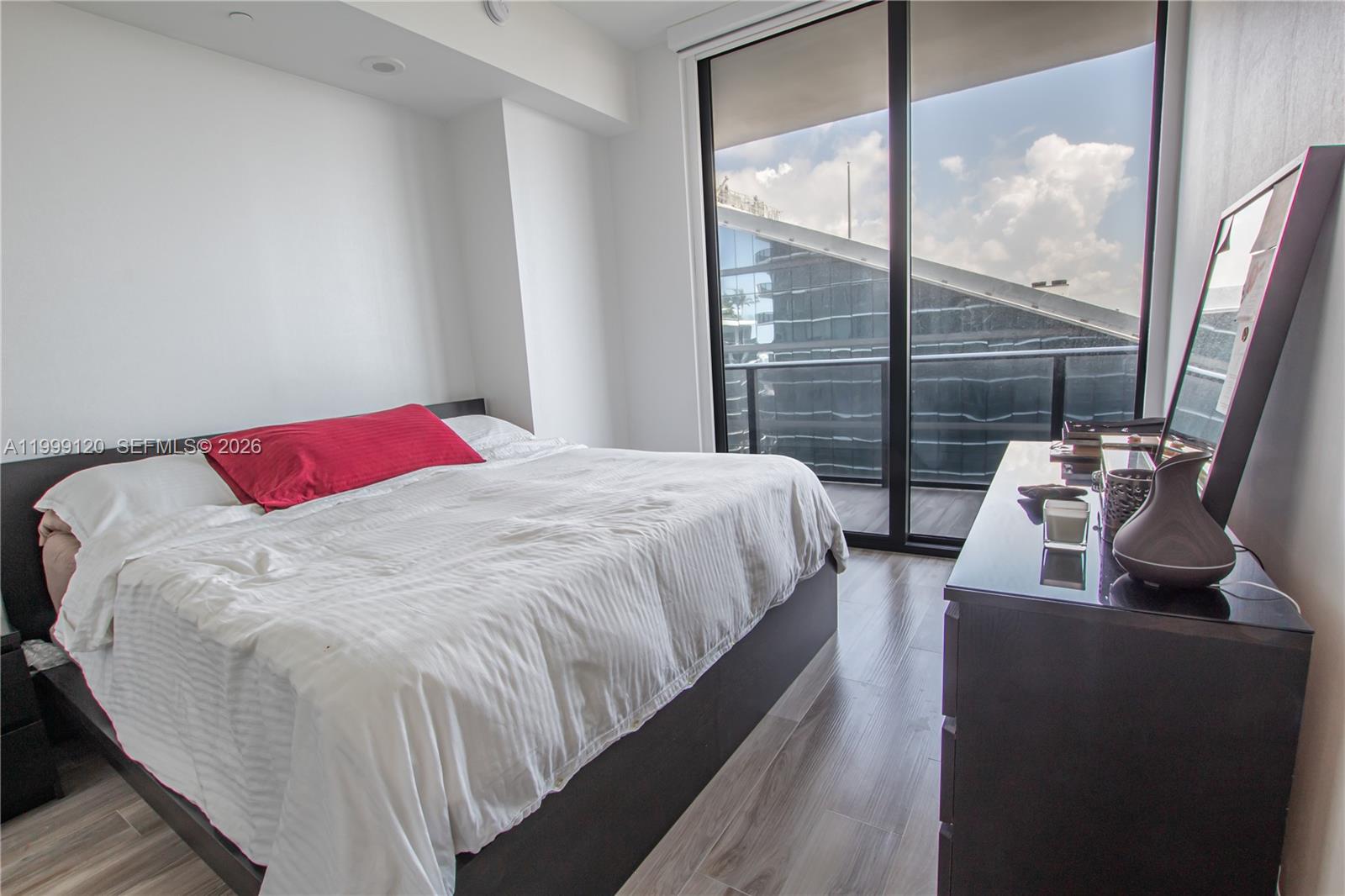 801 S Miami Ave #5006, Miami FL 33130