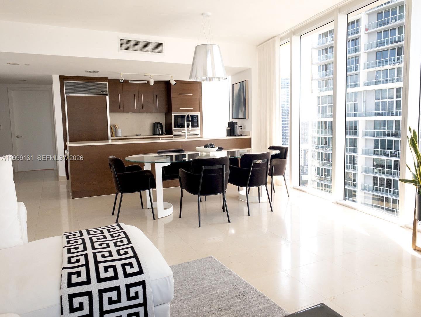 475 Brickell Ave #3915, Miami FL 33131
