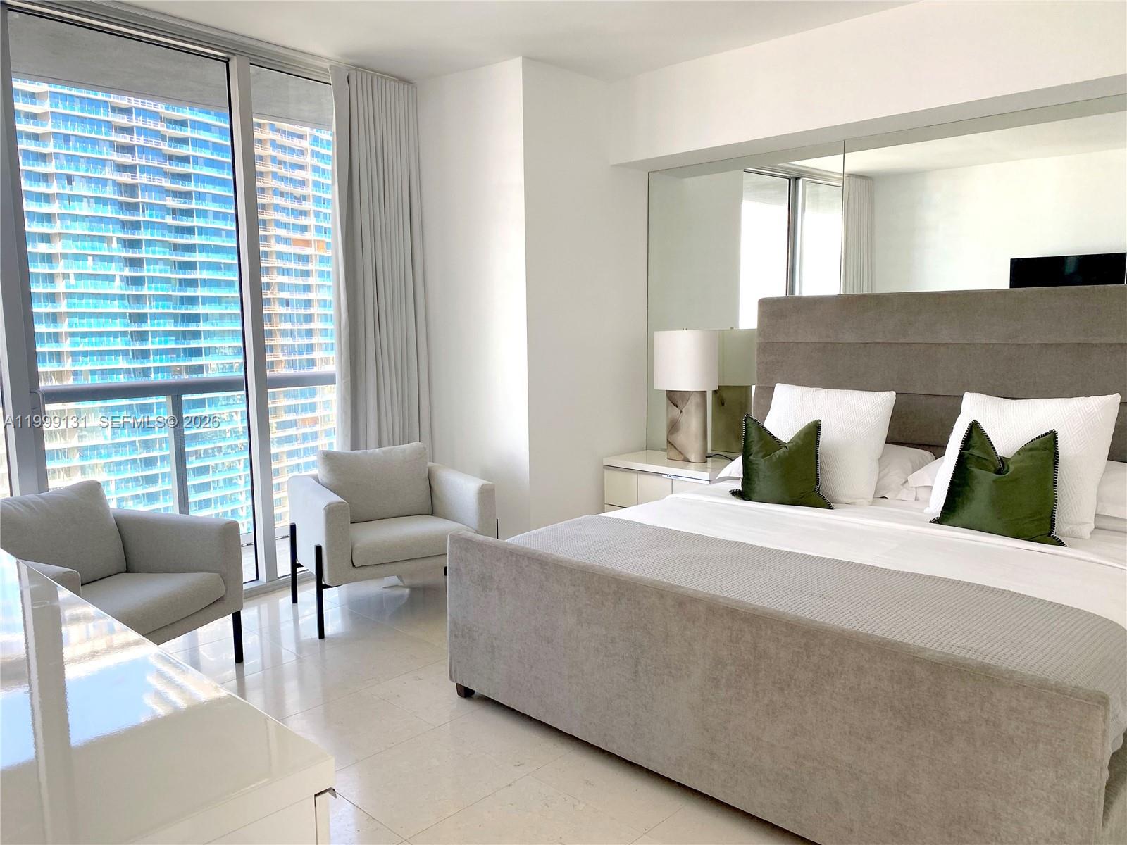 475 Brickell Ave #3915, Miami FL 33131