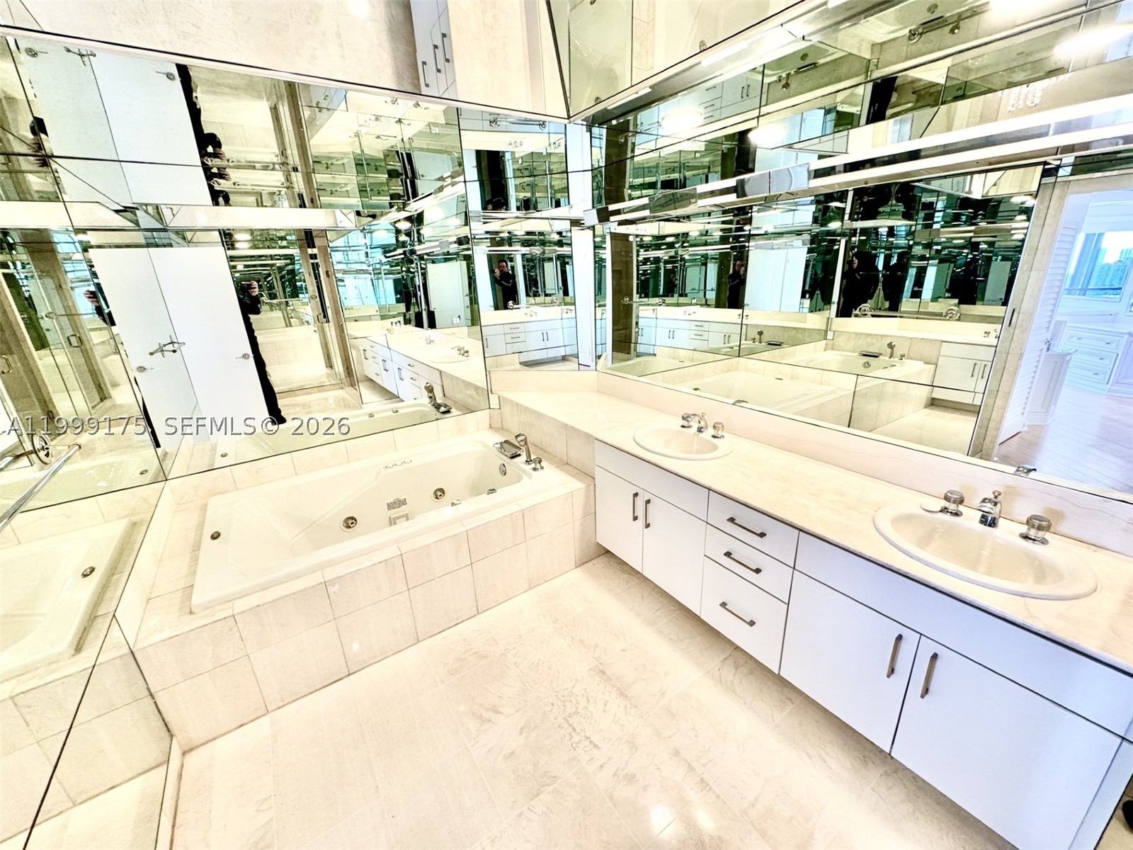2000 Island Blvd #1801, Aventura FL 33160