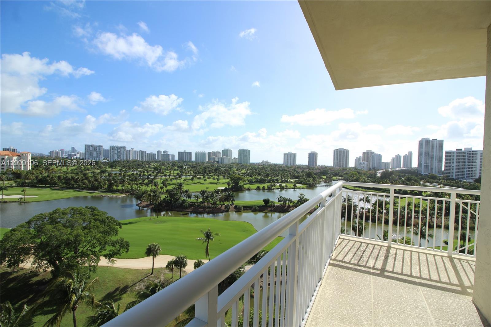 19501 W Country Club Dr #1014, Aventura FL 33180