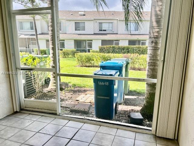 16648 Hemingway Dr, Weston FL 33326