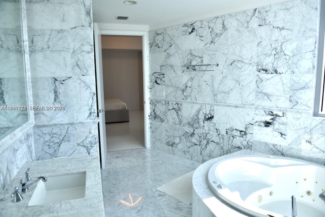 17475 Collins Ave #2802, Sunny Isles Beach FL 33160