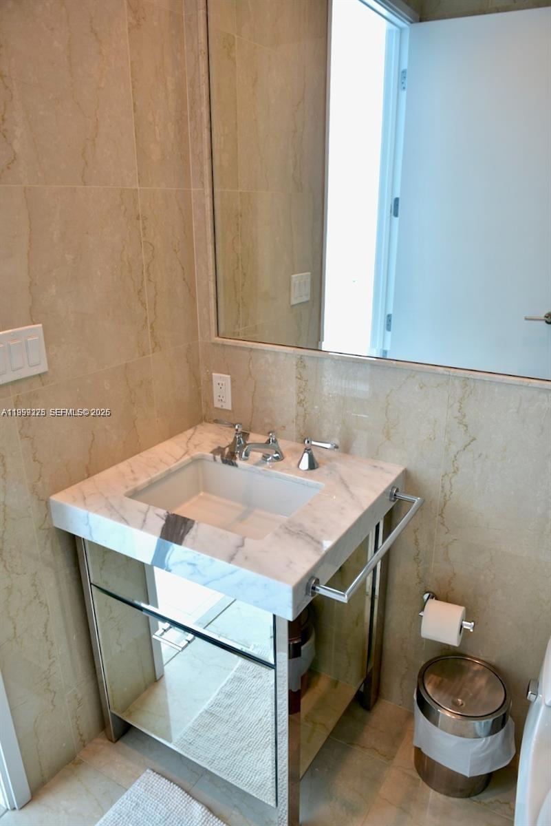 17475 Collins Ave #2802, Sunny Isles Beach FL 33160