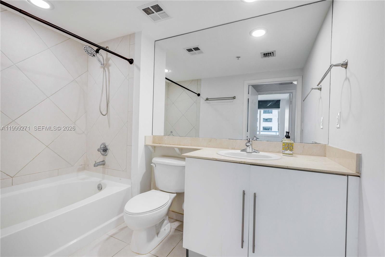 335 S Biscayne Blvd #1004, Miami FL 33131