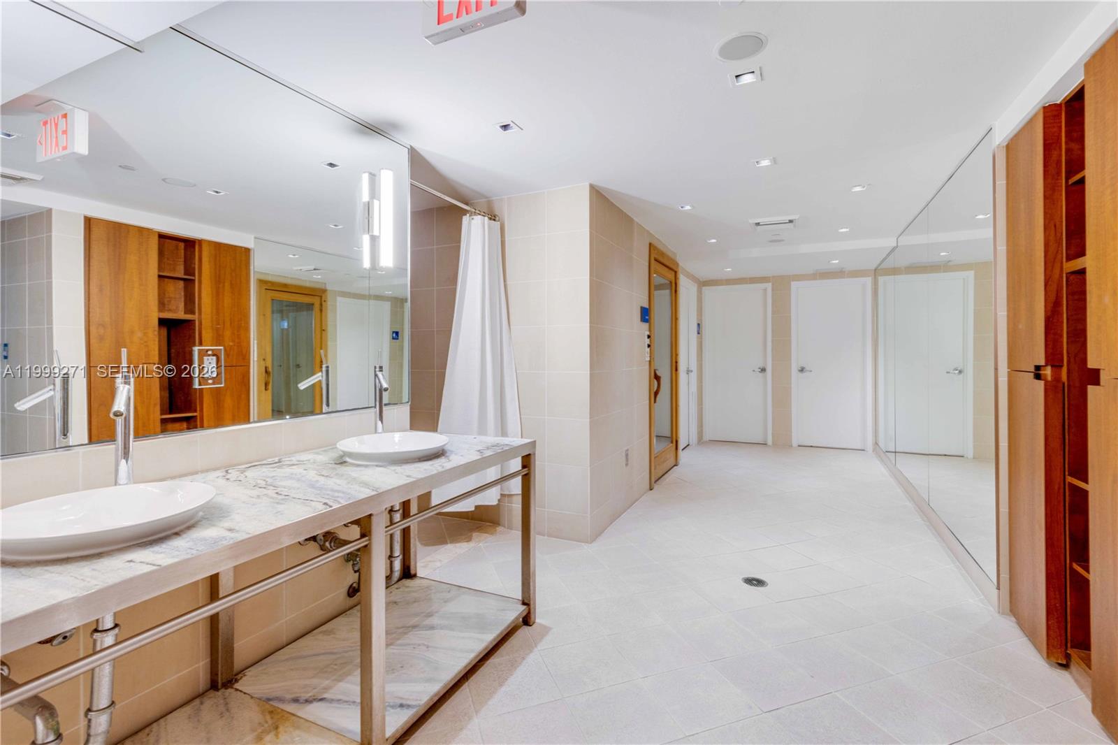 335 S Biscayne Blvd #1004, Miami FL 33131
