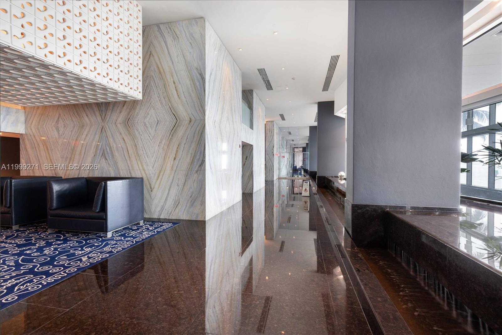 335 S Biscayne Blvd #1004, Miami FL 33131