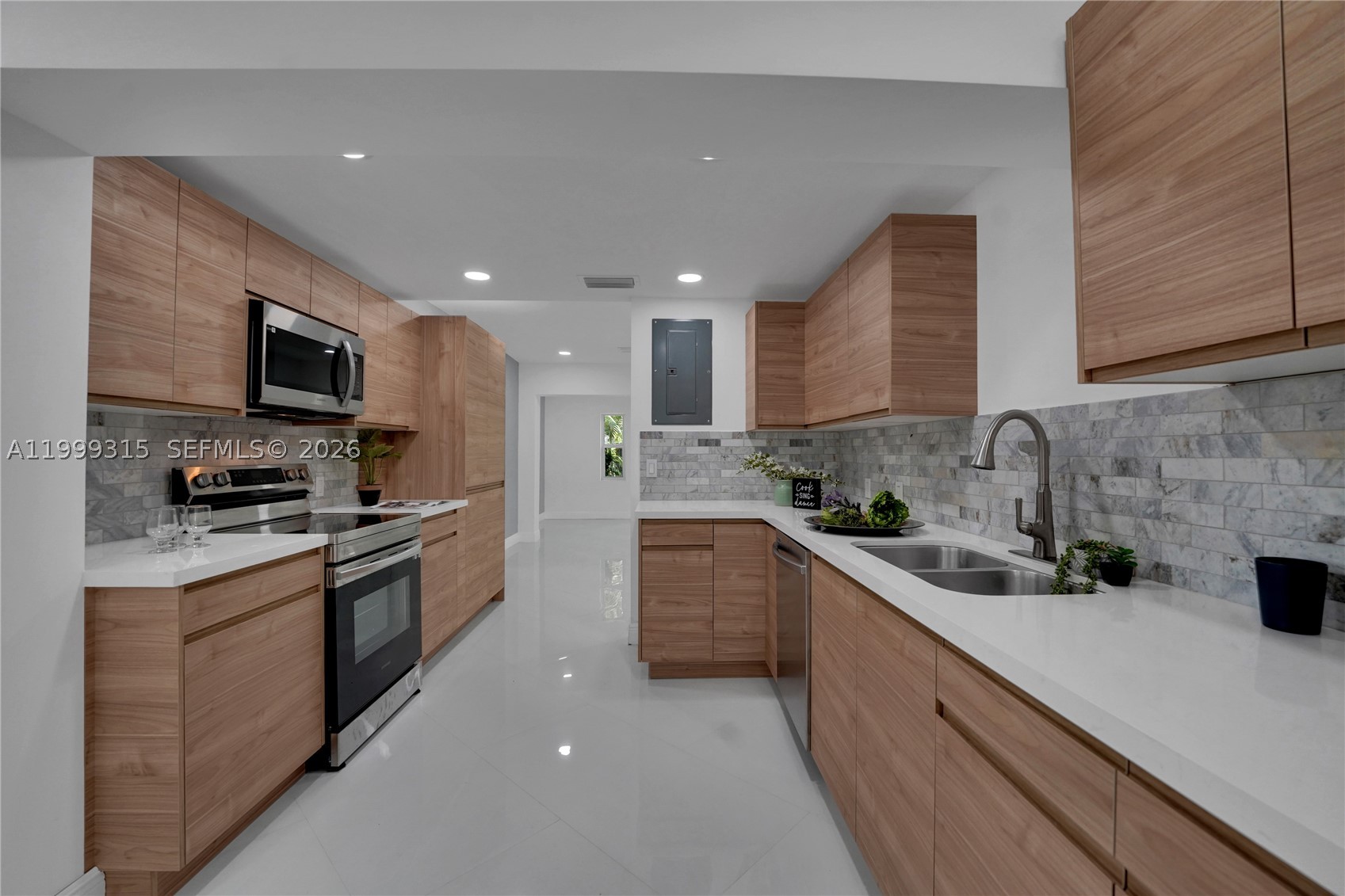 1137 SW 8th Ave, Fort Lauderdale FL 33315